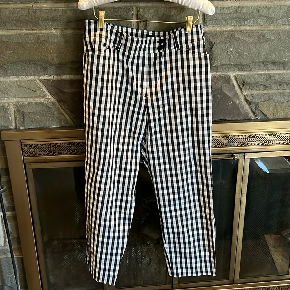 Jones New York Signature stretch size 12 black & White Gingham